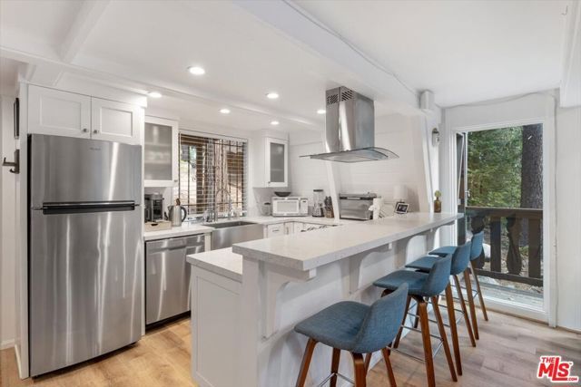 24310 Altdorf Drive, Crestline, CA 92325