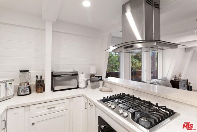 24310 Altdorf Drive, Crestline, CA 92325