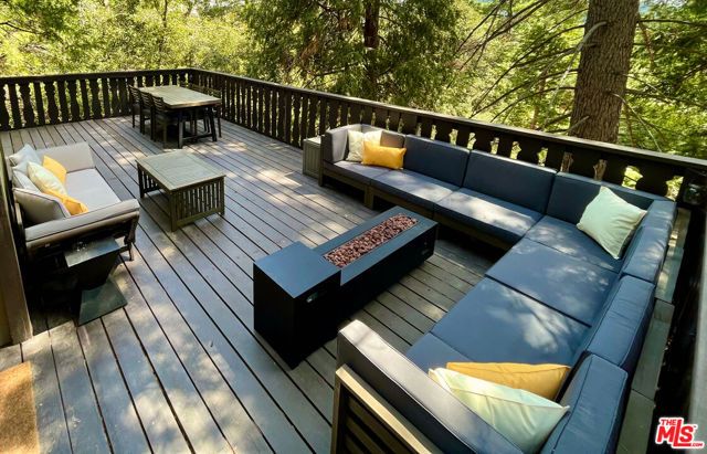 24310 Altdorf Drive, Crestline, CA 92325