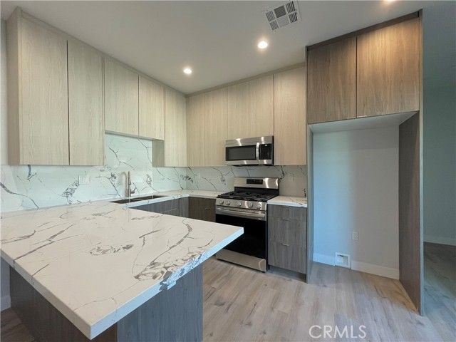 7866 Clearfield ave, Panorama City (los Angeles), CA 91402