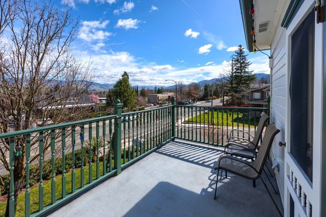 451 N Main Street, Ashland, OR 97520