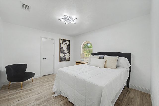 1870 El Paso Street, Lewisville, TX 75077