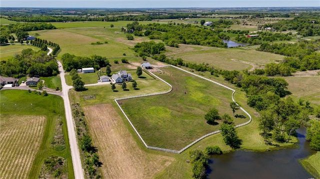 540 N 711 Road, Lawrence, KS 66047