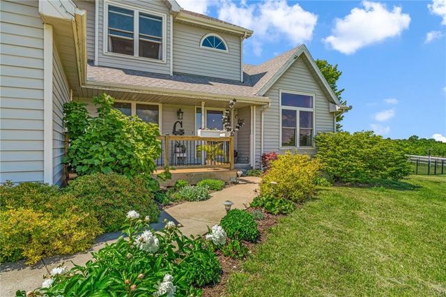 540 N 711 Road, Lawrence, KS 66047