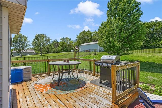540 N 711 Road, Lawrence, KS 66047