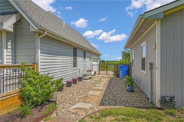 540 N 711 Road, Lawrence, KS 66047