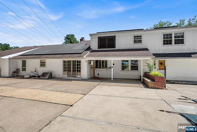 74 Country Club Road, Willingboro, NJ 08046