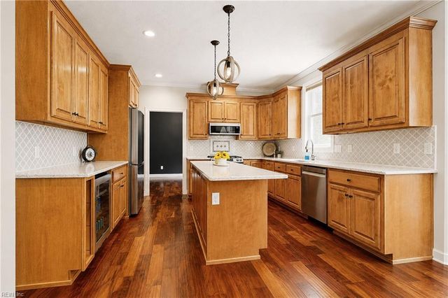 101 Shorewood TRCE, Yorktown, VA 23693