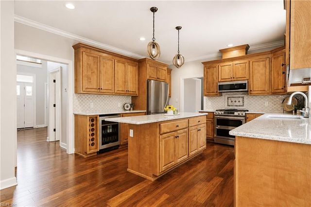 101 Shorewood TRCE, Yorktown, VA 23693