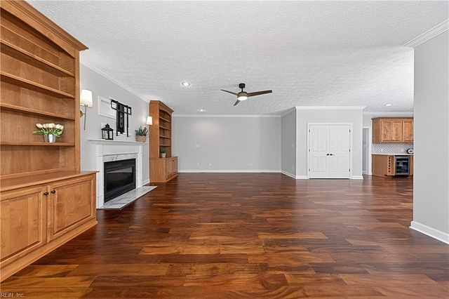 101 Shorewood TRCE, Yorktown, VA 23693