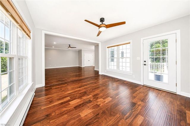 101 Shorewood TRCE, Yorktown, VA 23693