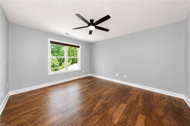 101 Shorewood TRCE, Yorktown, VA 23693