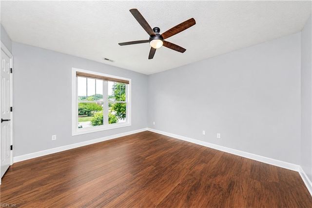101 Shorewood TRCE, Yorktown, VA 23693