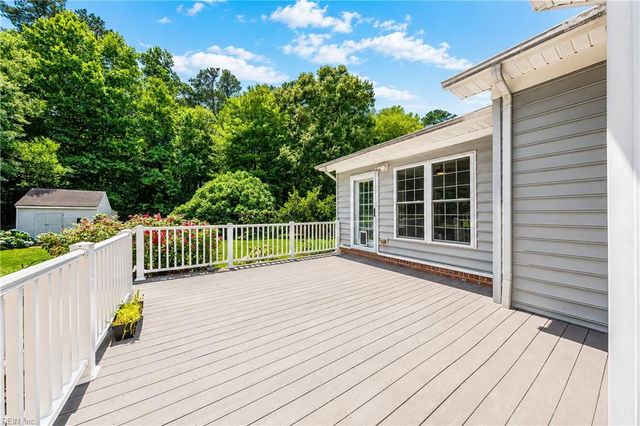 101 Shorewood TRCE, Yorktown, VA 23693