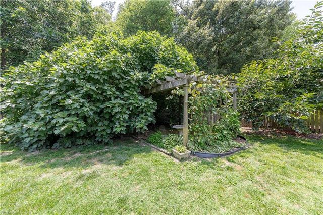 101 Shorewood TRCE, Yorktown, VA 23693
