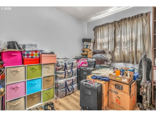 240 Ne 80TH Ave, Portland, OR 97213