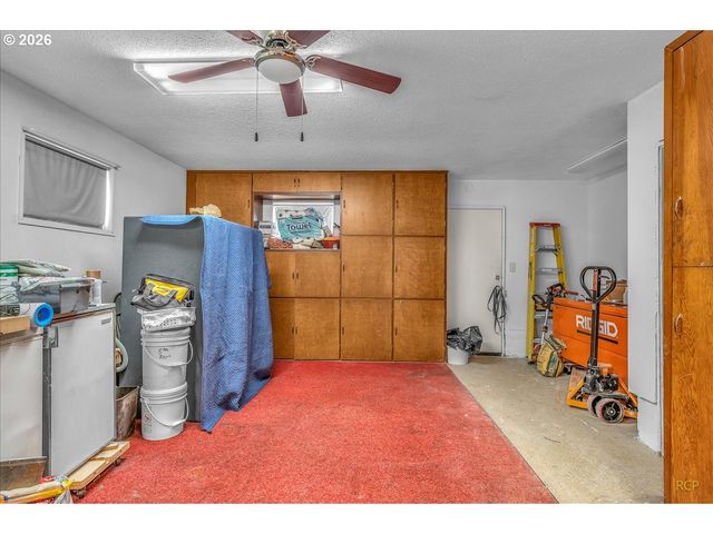 240 Ne 80TH Ave, Portland, OR 97213