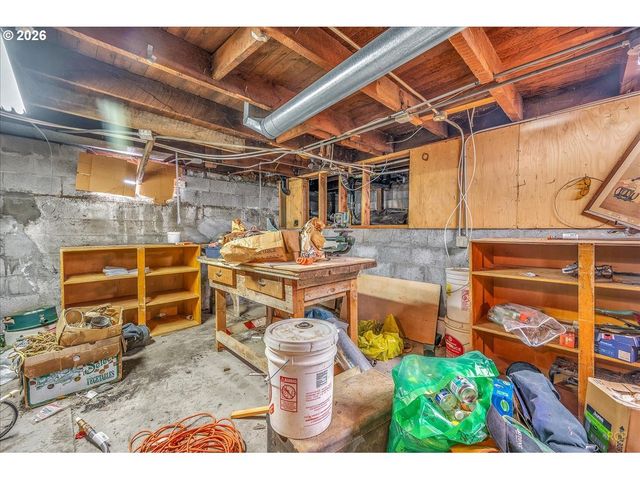 240 Ne 80TH Ave, Portland, OR 97213