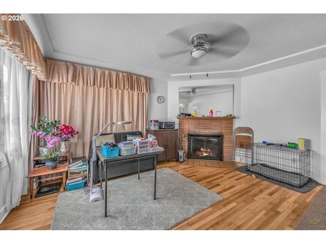 240 Ne 80TH Ave, Portland, OR 97213