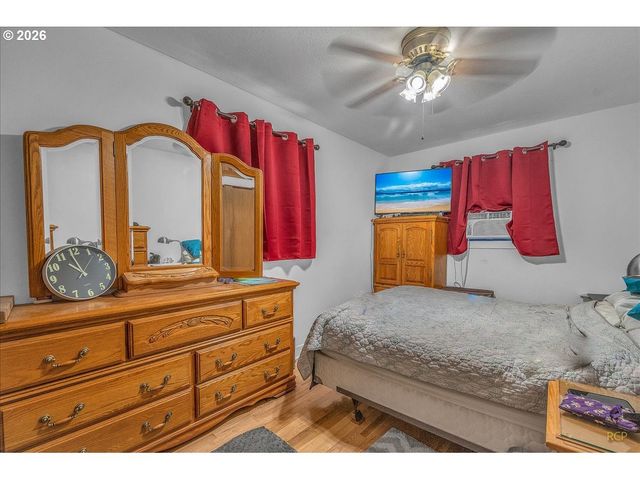 240 Ne 80TH Ave, Portland, OR 97213