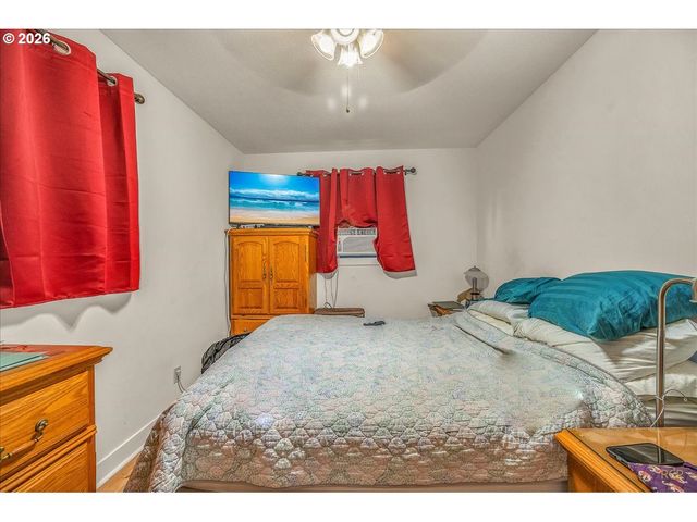 240 Ne 80TH Ave, Portland, OR 97213