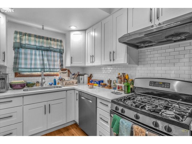 240 Ne 80TH Ave, Portland, OR 97213