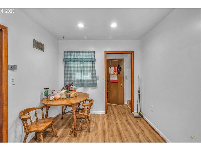 240 Ne 80TH Ave, Portland, OR 97213