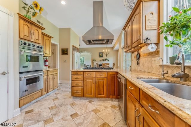 38 Larsen Rd, East Amwell Twp., NJ 08551