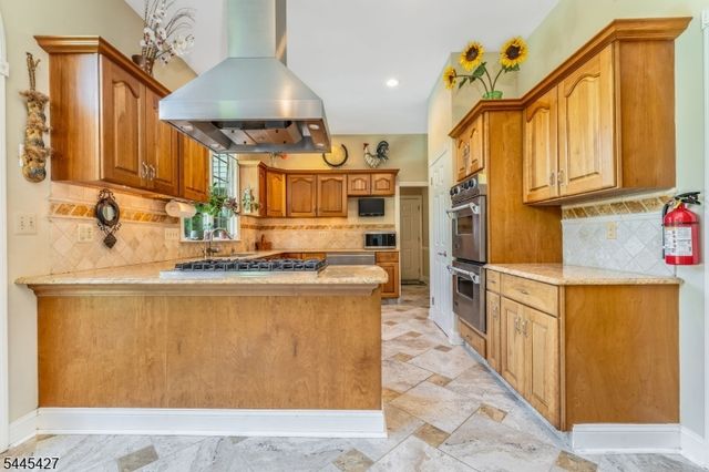 38 Larsen Rd, East Amwell Twp., NJ 08551