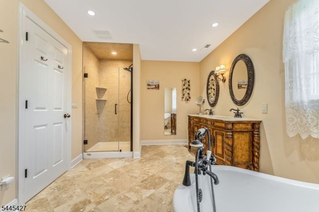 38 Larsen Rd, East Amwell Twp., NJ 08551