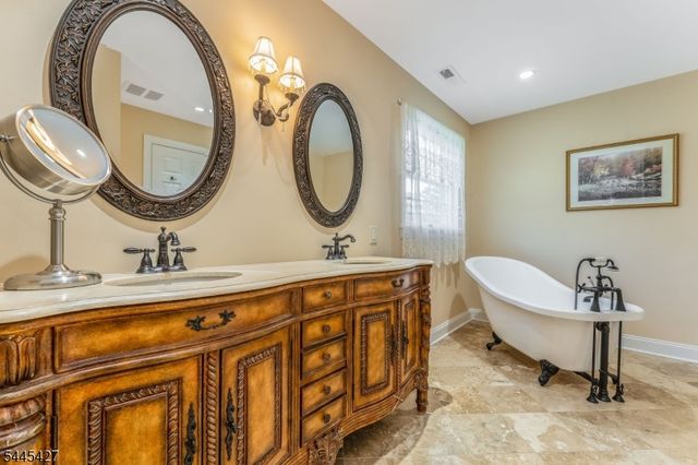 38 Larsen Rd, East Amwell Twp., NJ 08551