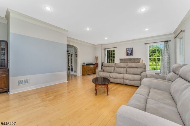 38 Larsen Rd, East Amwell Twp., NJ 08551