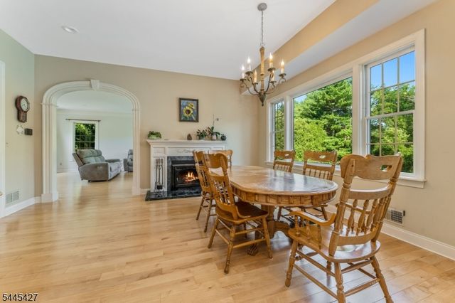 38 Larsen Rd, East Amwell Twp., NJ 08551