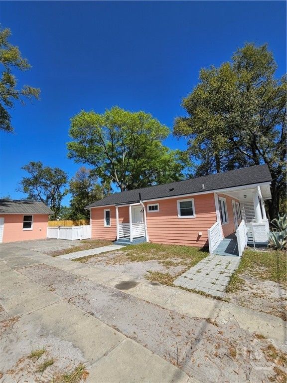 Image 5 of property listing at 22 W 59th Street, Savannah, GA 31405
