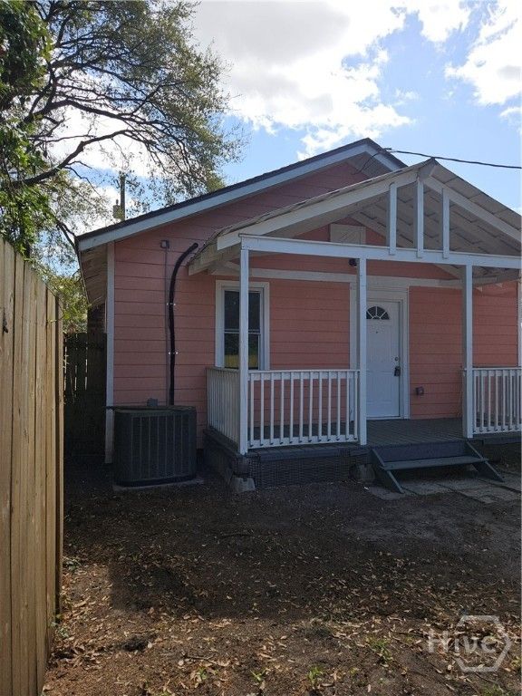 Image 8 of property listing at 22 W 59th Street, Savannah, GA 31405