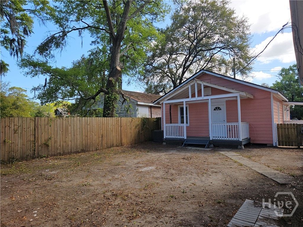 Image 9 of property listing at 22 W 59th Street, Savannah, GA 31405