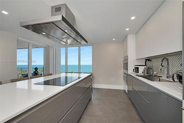 881 Ocean Dr 7D, Key Biscayne, FL 33149