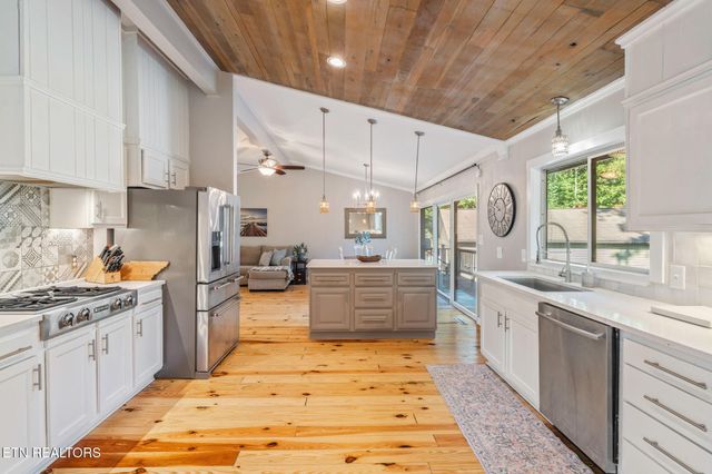 828 Sargent Drive, Kingston, TN 37763