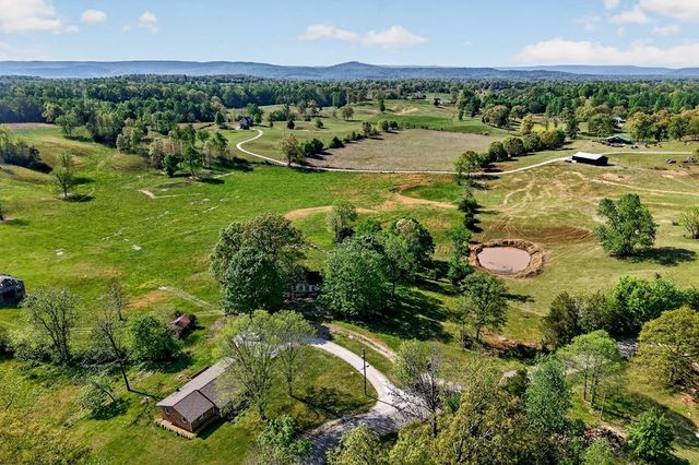 515 Jericho Rd, Quebeck, TN 38579