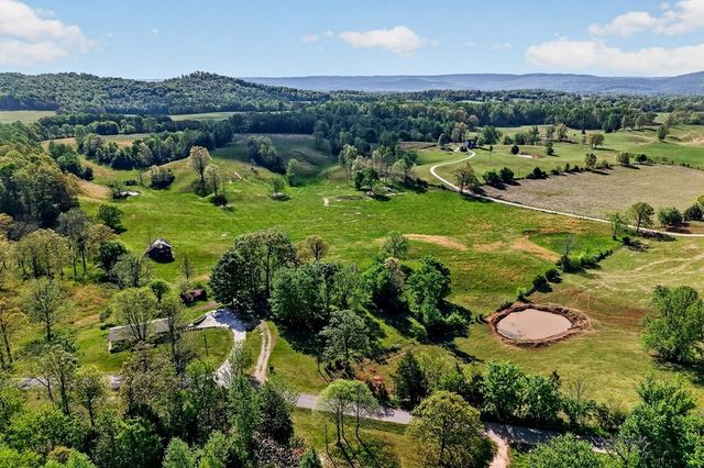 515 Jericho Rd, Quebeck, TN 38579