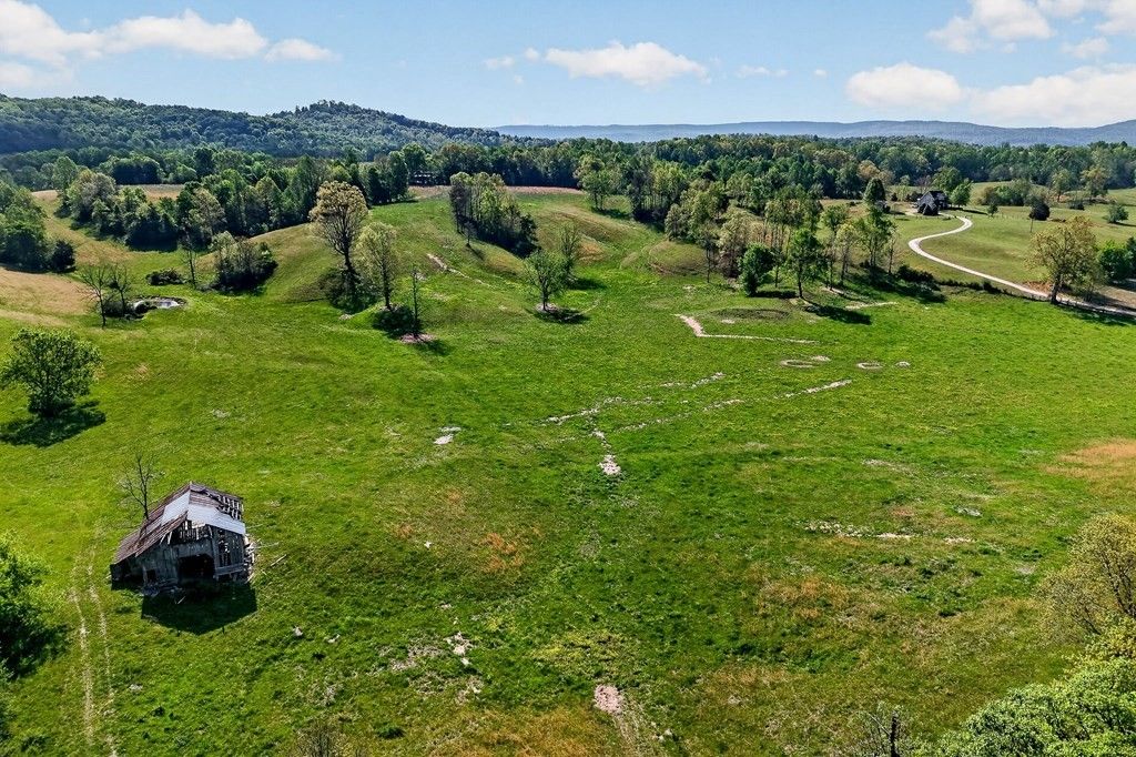 515 Jericho Rd, Quebeck, TN 38579