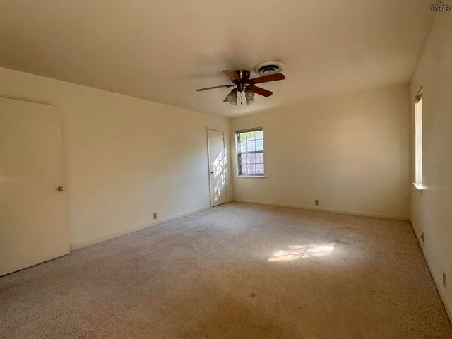 815 E IKARD STREET, Henrietta, TX 76365