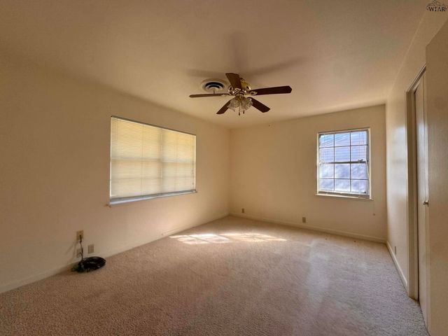 815 E IKARD STREET, Henrietta, TX 76365