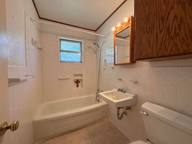 815 E IKARD STREET, Henrietta, TX 76365