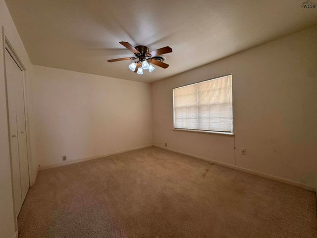 815 E IKARD STREET, Henrietta, TX 76365