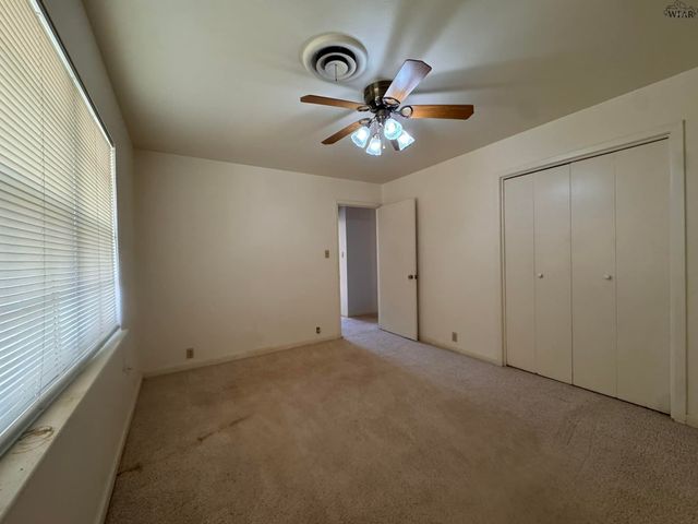 815 E IKARD STREET, Henrietta, TX 76365