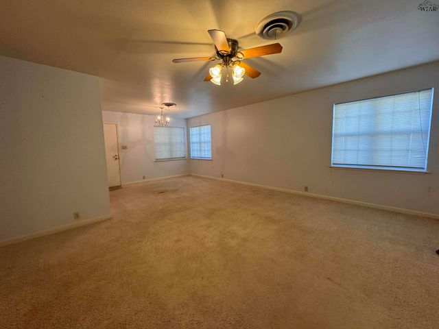 815 E IKARD STREET, Henrietta, TX 76365