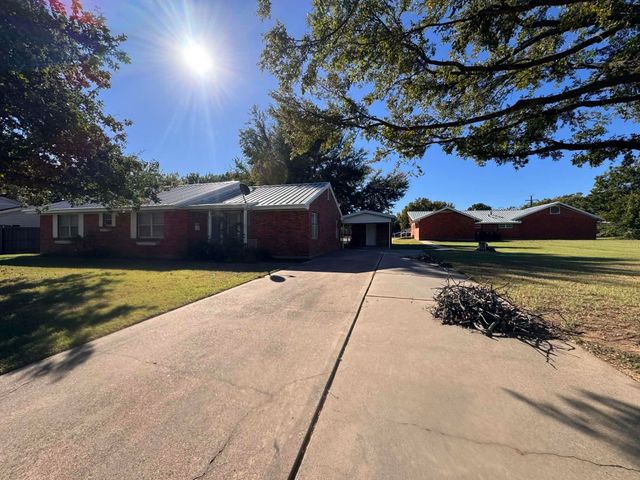 815 E IKARD STREET, Henrietta, TX 76365