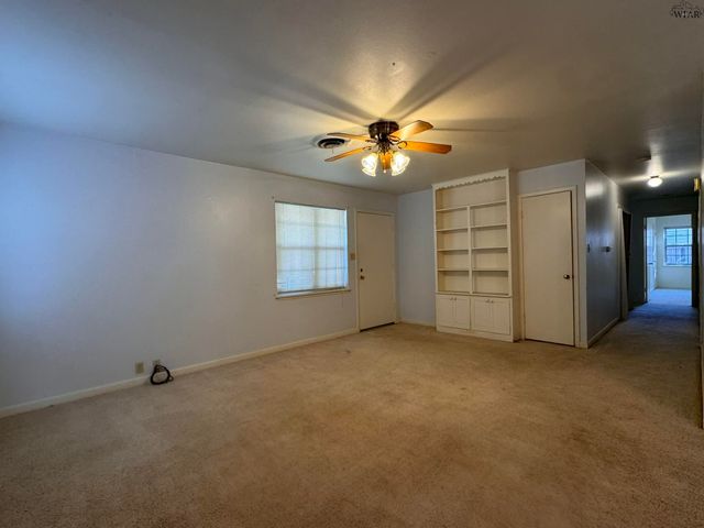 815 E IKARD STREET, Henrietta, TX 76365