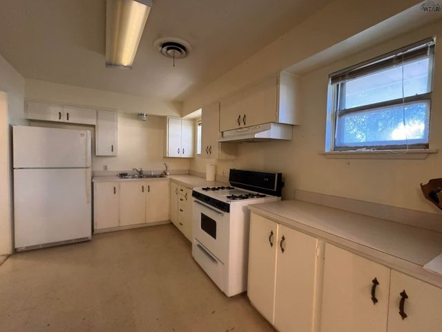 815 E IKARD STREET, Henrietta, TX 76365